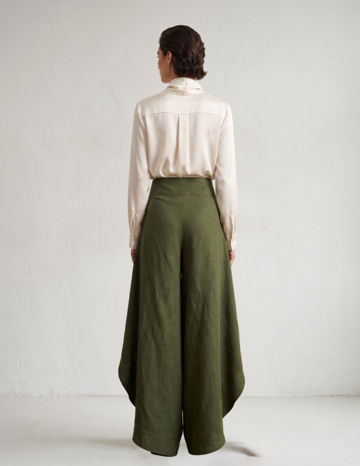 Back view of the Clara wide leg trousers on a model. This digital sewing pattern creates fl attering high rise pants with a clean fi nish.